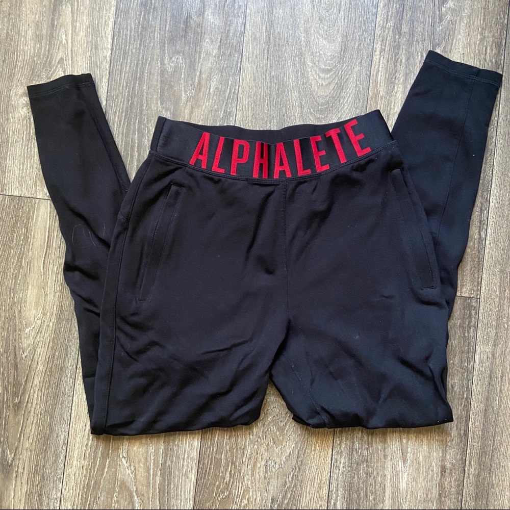 Alphalete joggers - small